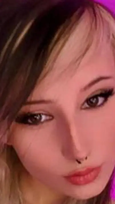 ai character: ChareleighLux background