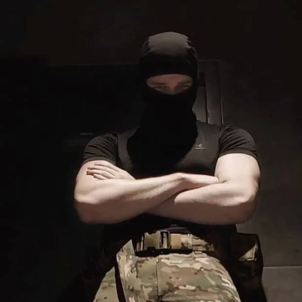 chat with ai character: Dante Rossello 