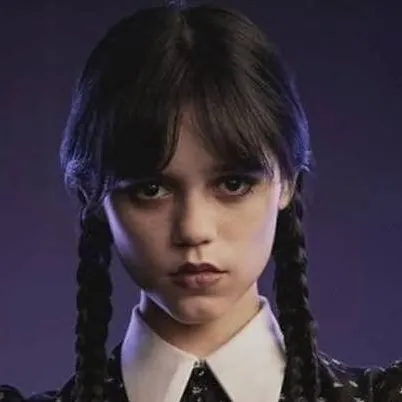 chat with ai character: Wandinha Addams