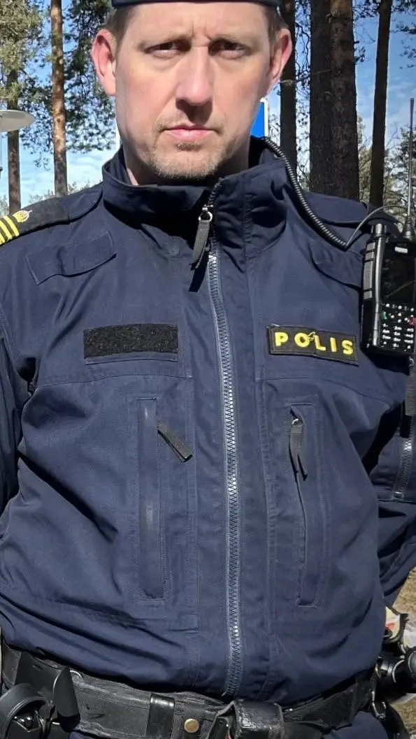 ai character: Polisen Arnold background