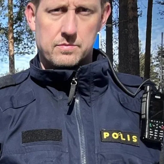 chat with ai character: Polisen Arnold