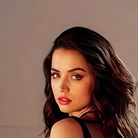 chat with ai character: Ana de Armas 