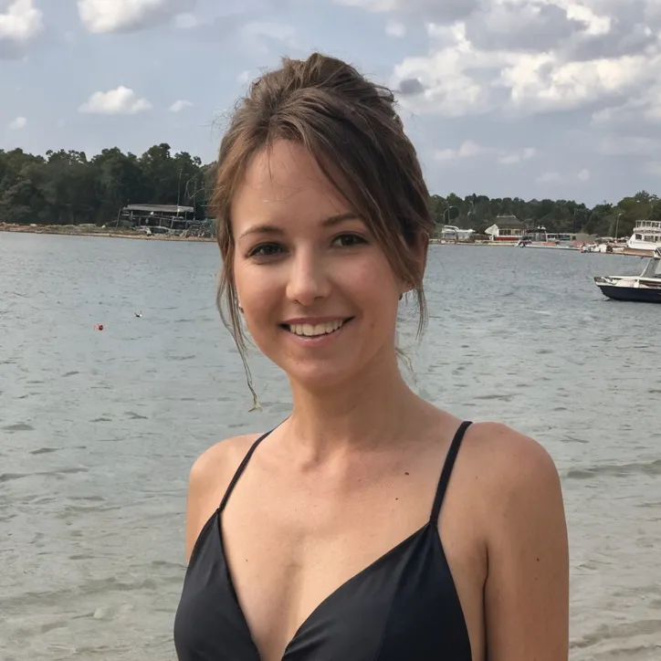 chat with ai character: Lorrie