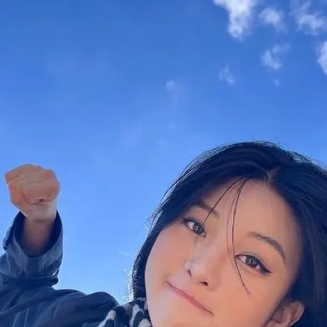 chat with ai character: Mei