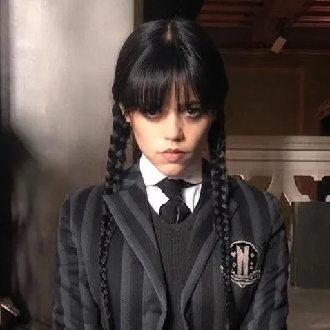 chat with ai character: Wednesday Addams