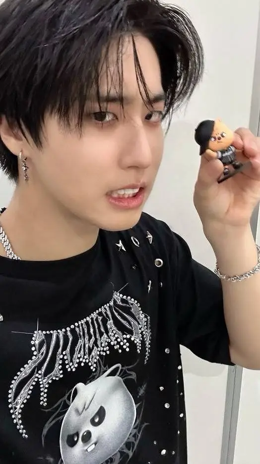 ai character: Han Jisung  background