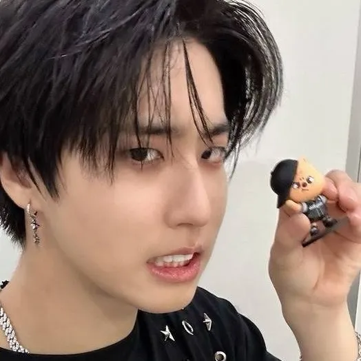 chat with ai character: Han Jisung 