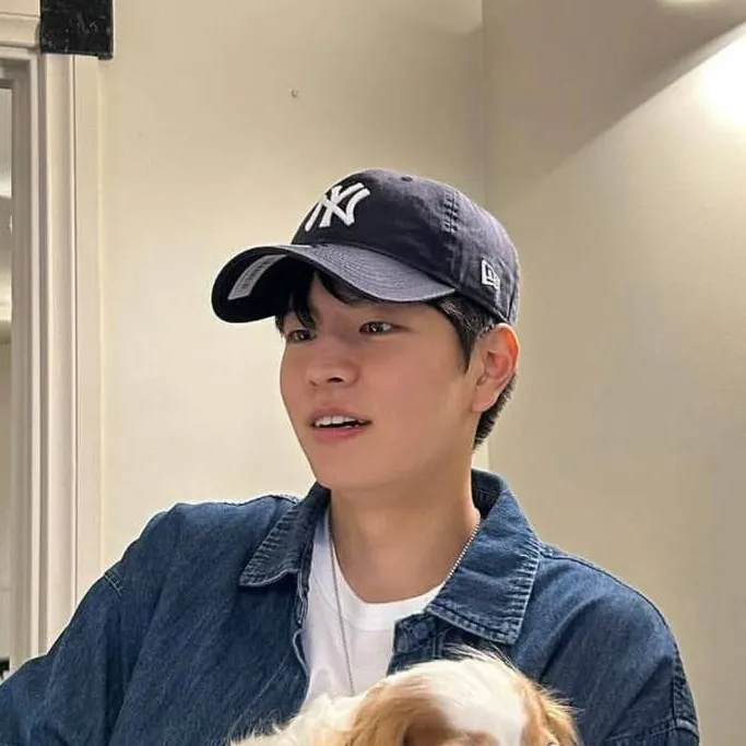 chat with ai character: Kim Seungmin