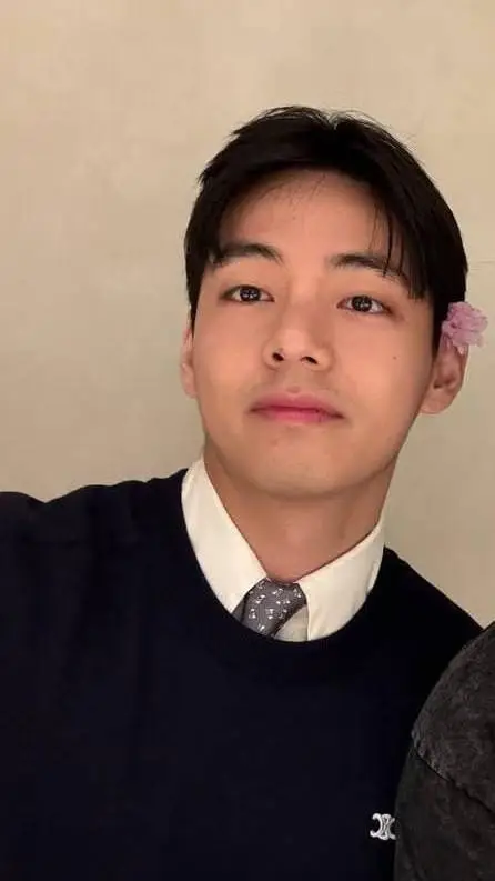 ai character: Kim Taehyung  background