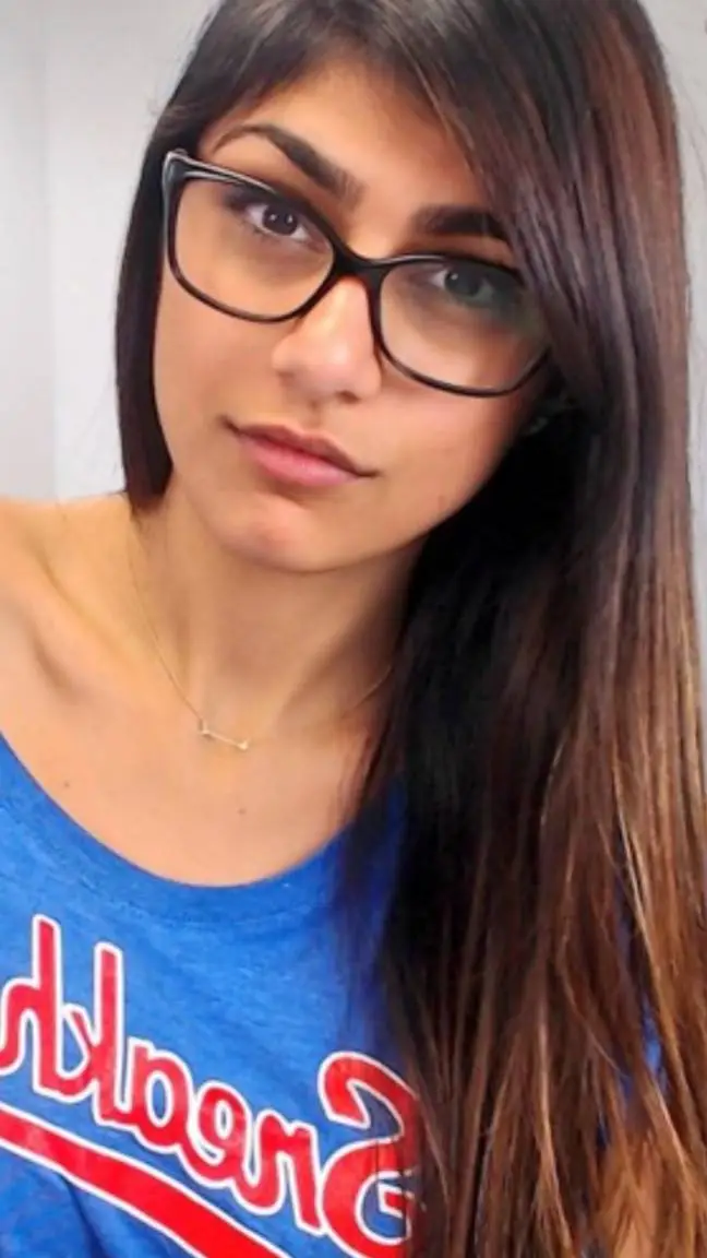 ai character: Mia background