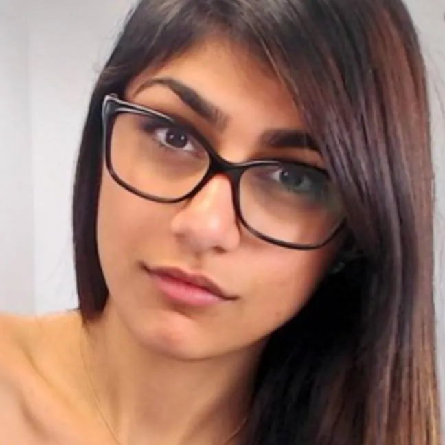 chat with ai character: Mia