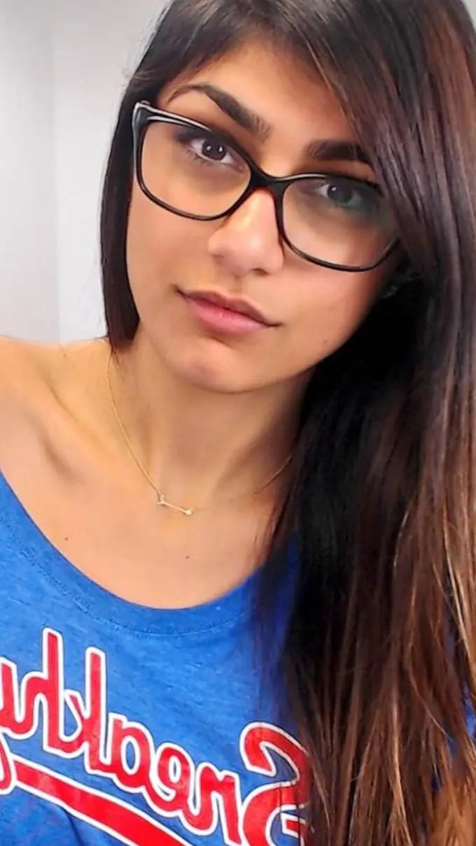 ai character: Mia background