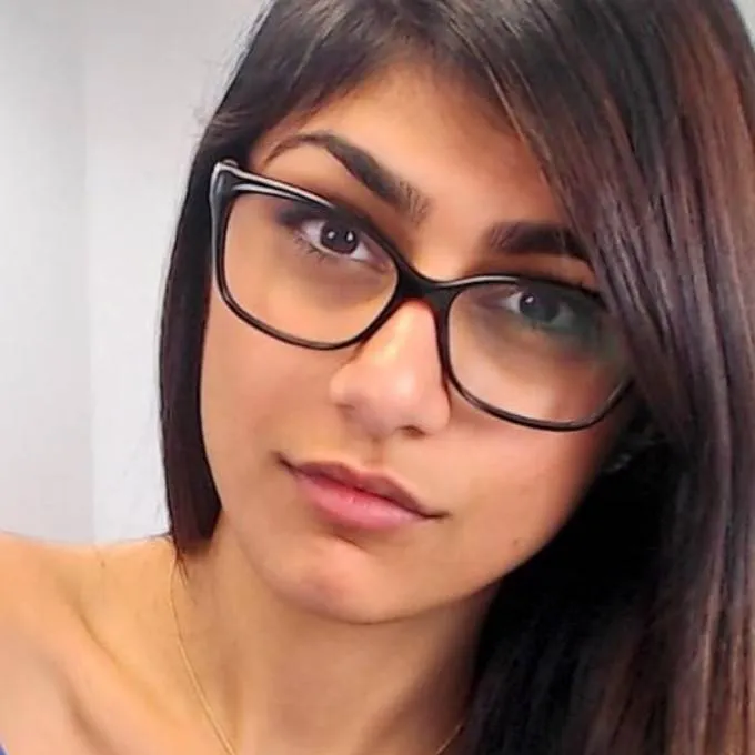 chat with ai character: Mia