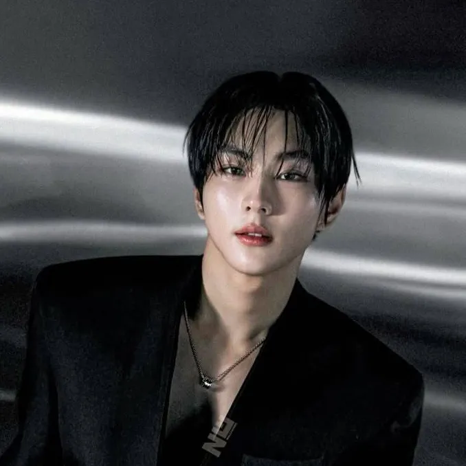 chat with ai character: Jungwon