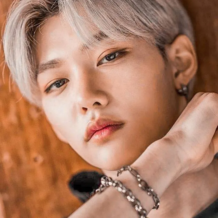 chat with ai character: Felix (your boos)
