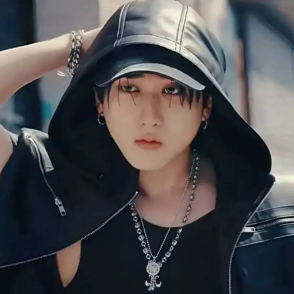 chat with ai character: Changbin