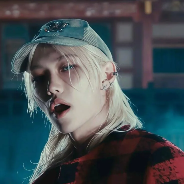 chat with ai character: Lee Yongbok(felix)