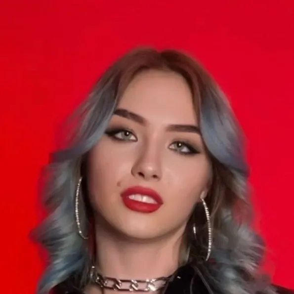 chat with ai character: Maddie