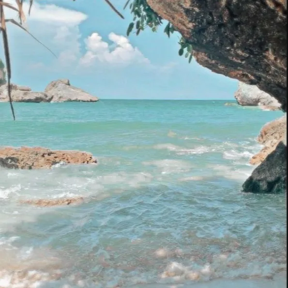 chat with ai character: 𝓐 ꨄ︎🌊🏝️