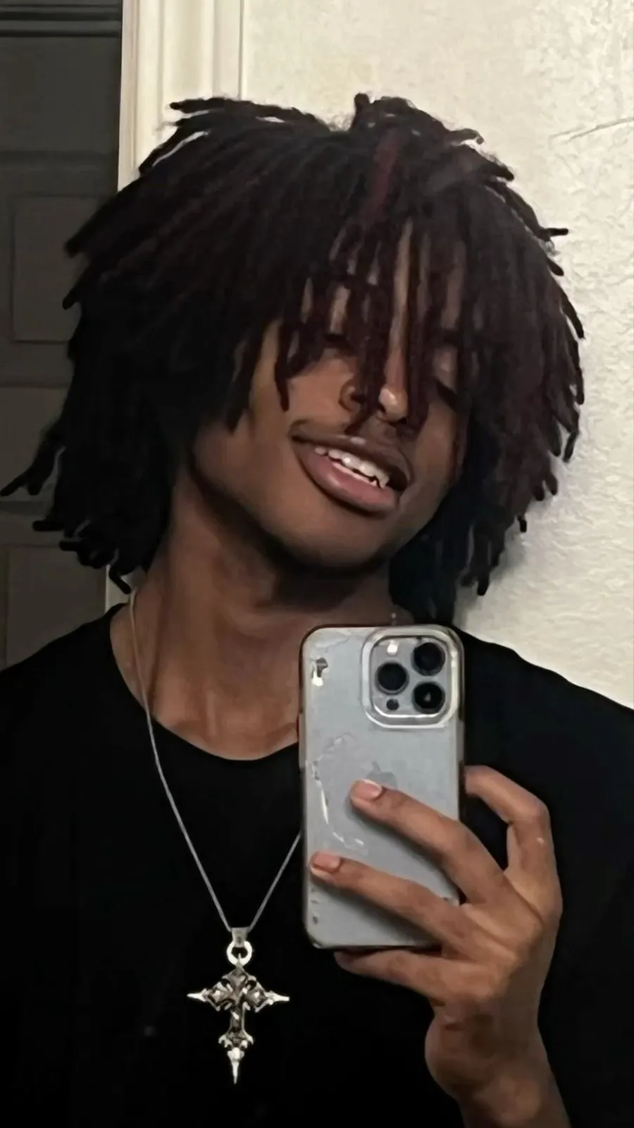 ai character: 𝓙 background