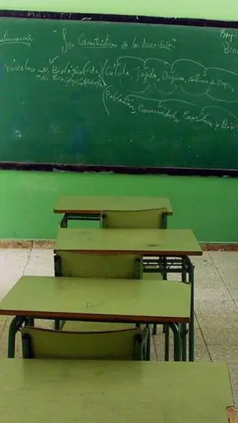 ai character: escuela  background