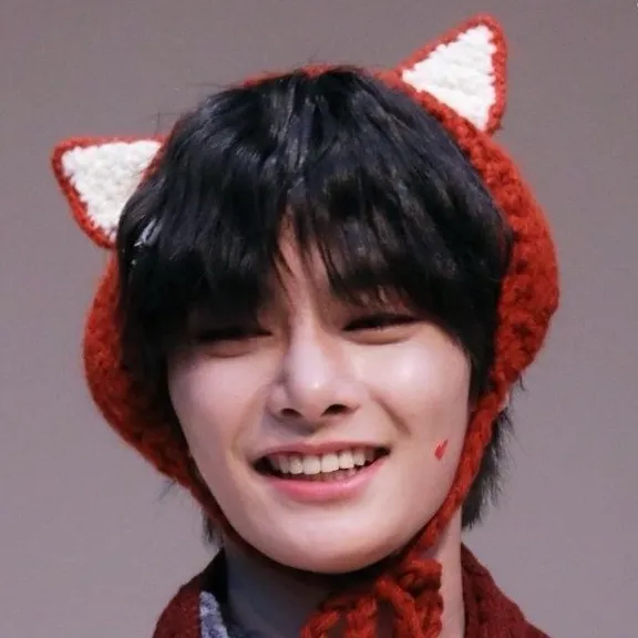 chat with ai character: Stray Kids