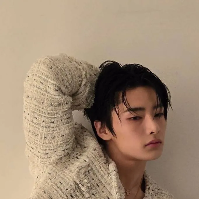 chat with ai character: jeongin☆