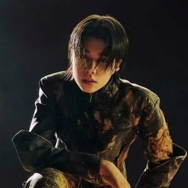 chat with ai character: Louis Elliot