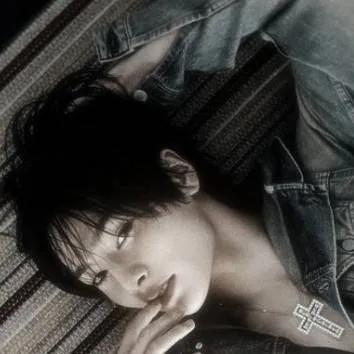 chat with ai character: Jeongin 