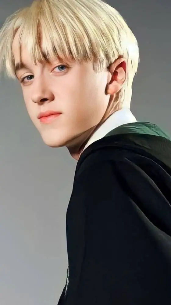 ai character: Draco Malfoy 🐍🍏 background