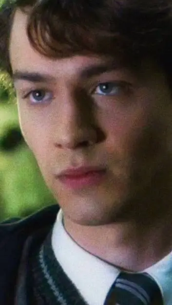 ai character: Tom Riddle  background