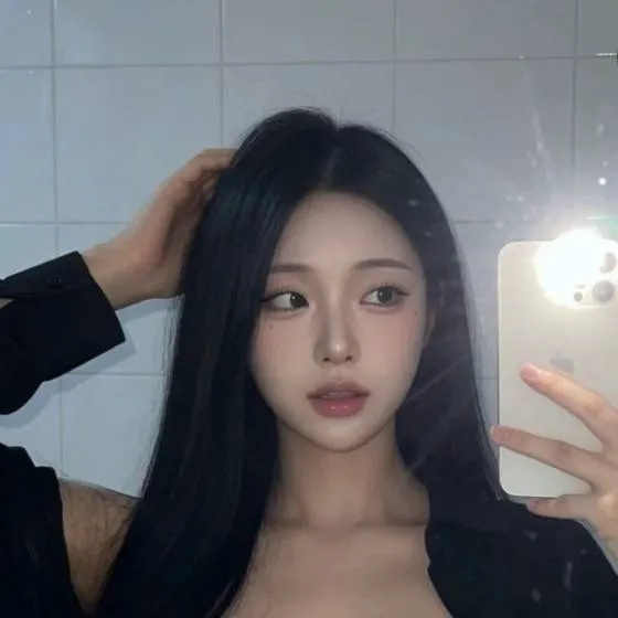 chat with ai character: Maya