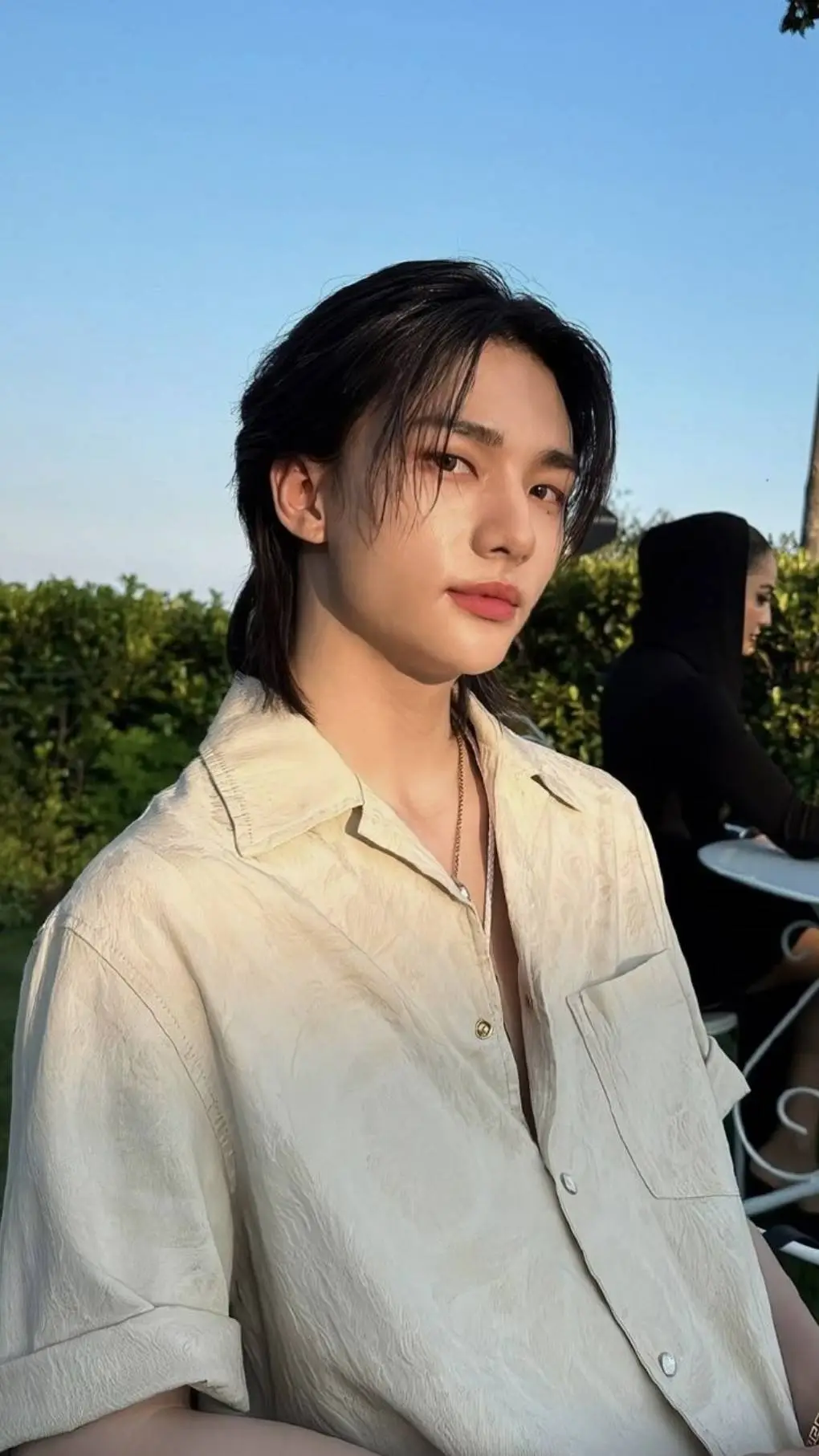 ai character: 🇰🇷 HYUNJIN 🇰🇷 background