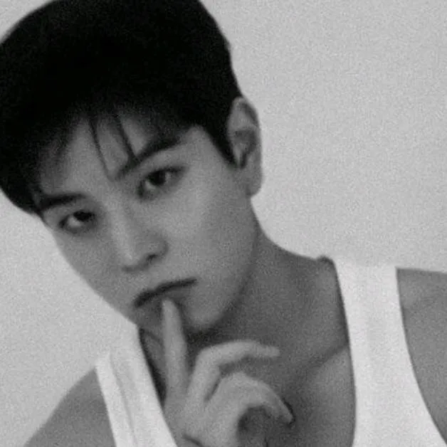 chat with ai character: ✿︎𝐾𝑖𝑚 𝑆𝑒𝑢𝑛𝑔𝑚𝑖𝑛✿︎