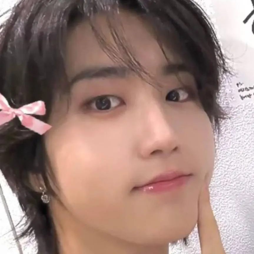 chat with ai character: 🐿️Hannnnnn