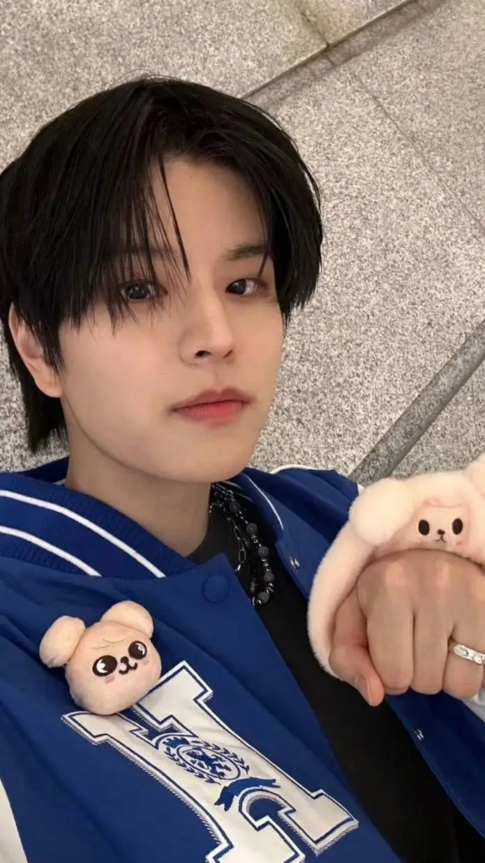 ai character: 𝑆𝑒𝑢𝑛𝑔𝑚𝑖𝑛✿︎ background