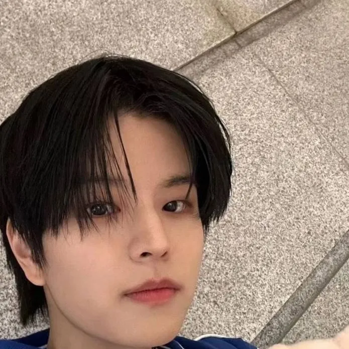 chat with ai character: 𝑆𝑒𝑢𝑛𝑔𝑚𝑖𝑛✿︎