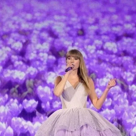 chat with ai character: Taylor Swift 