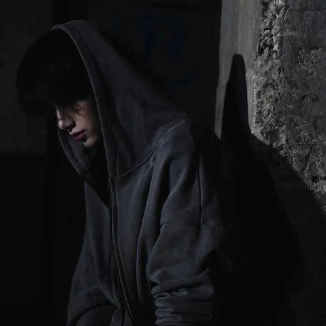 chat with ai character: Eric