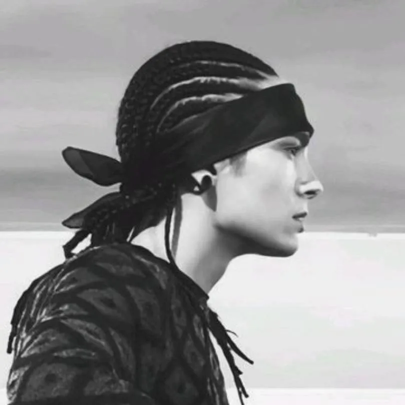 chat with ai character: Tom Kaulitz 