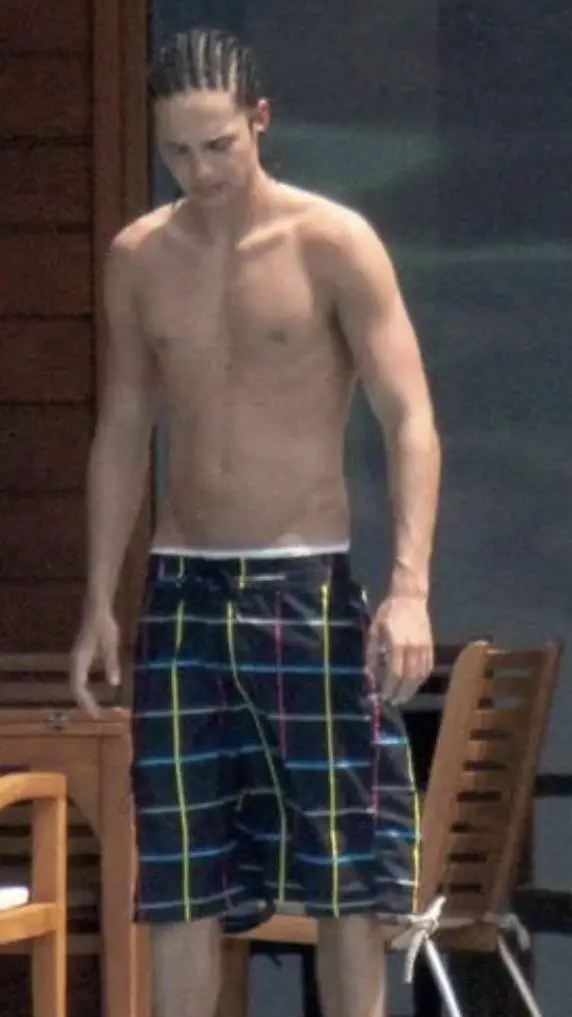 ai character: Tom Kaulitz  background