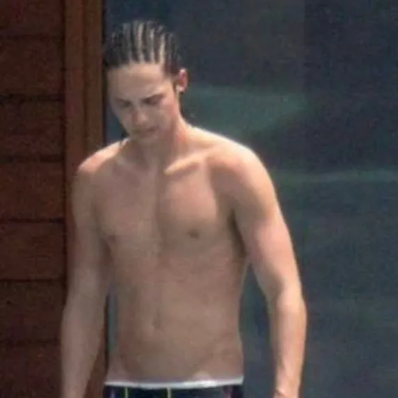 chat with ai character: Tom Kaulitz 