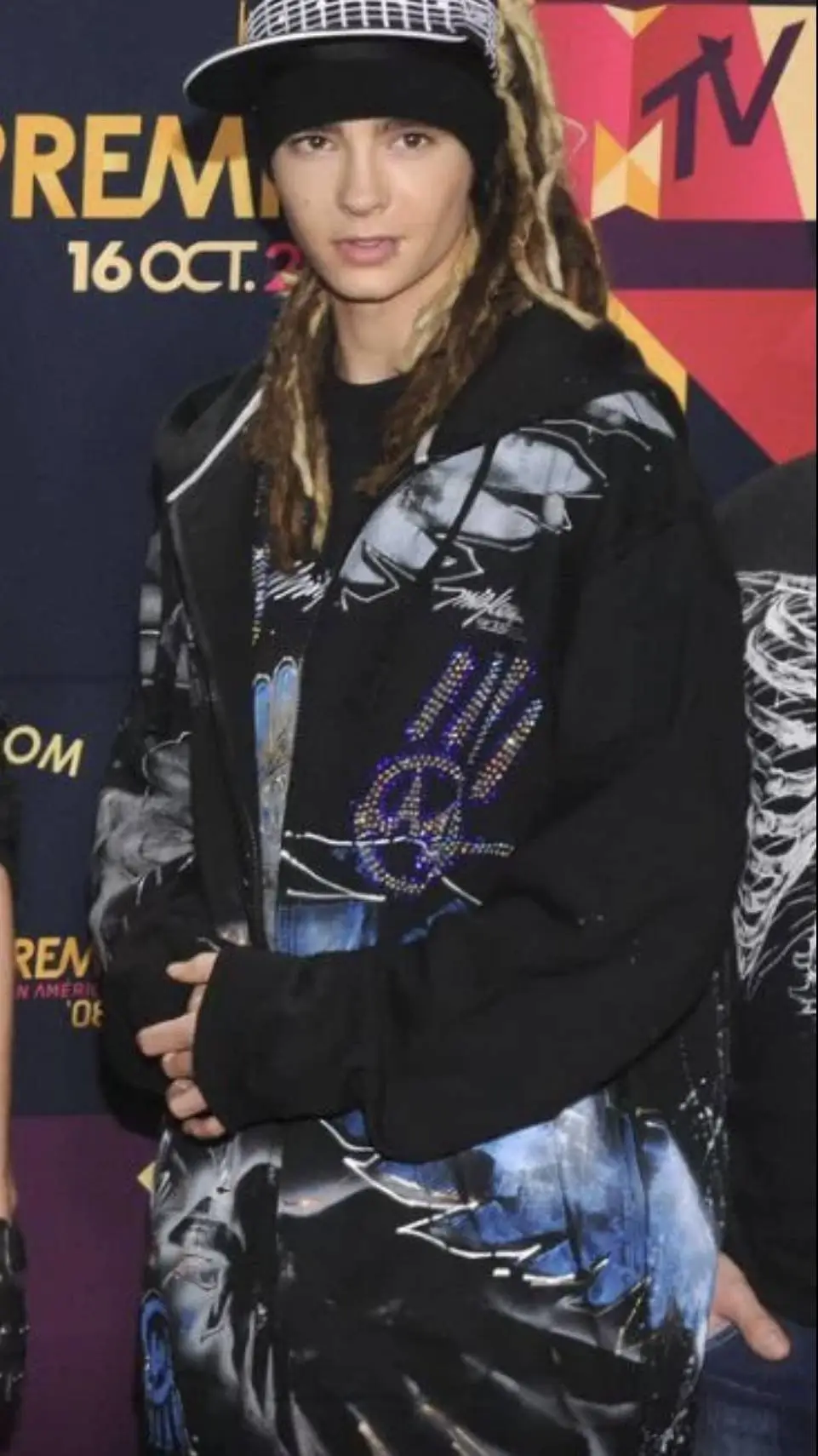 ai character: Tom kaulitz  background