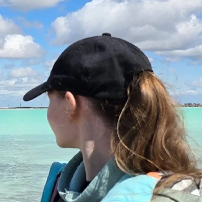 chat with ai character: Лиля