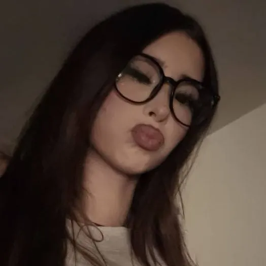 chat with ai character: Lenaa🌙👻