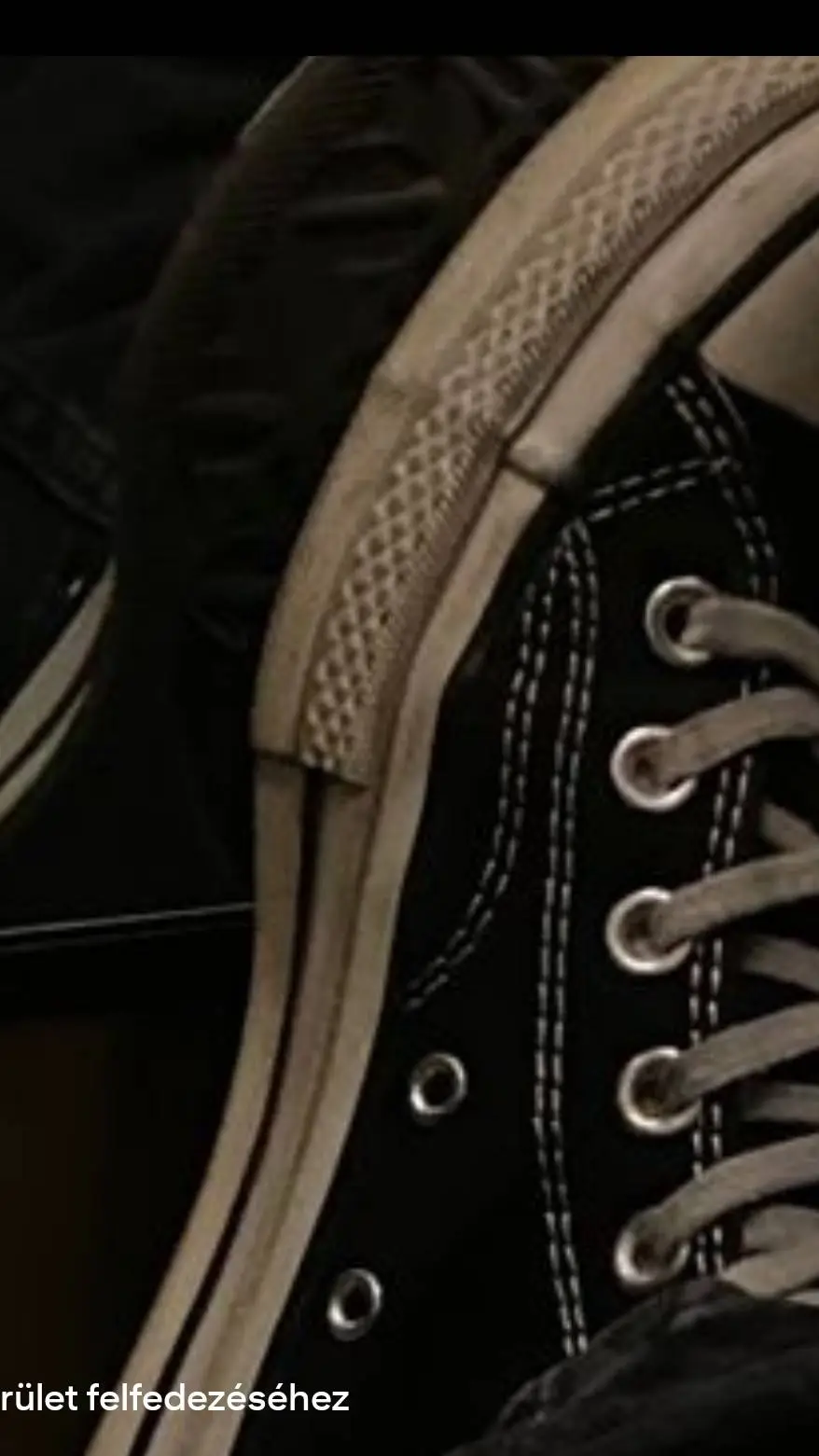 ai character: noah irl🍓 background