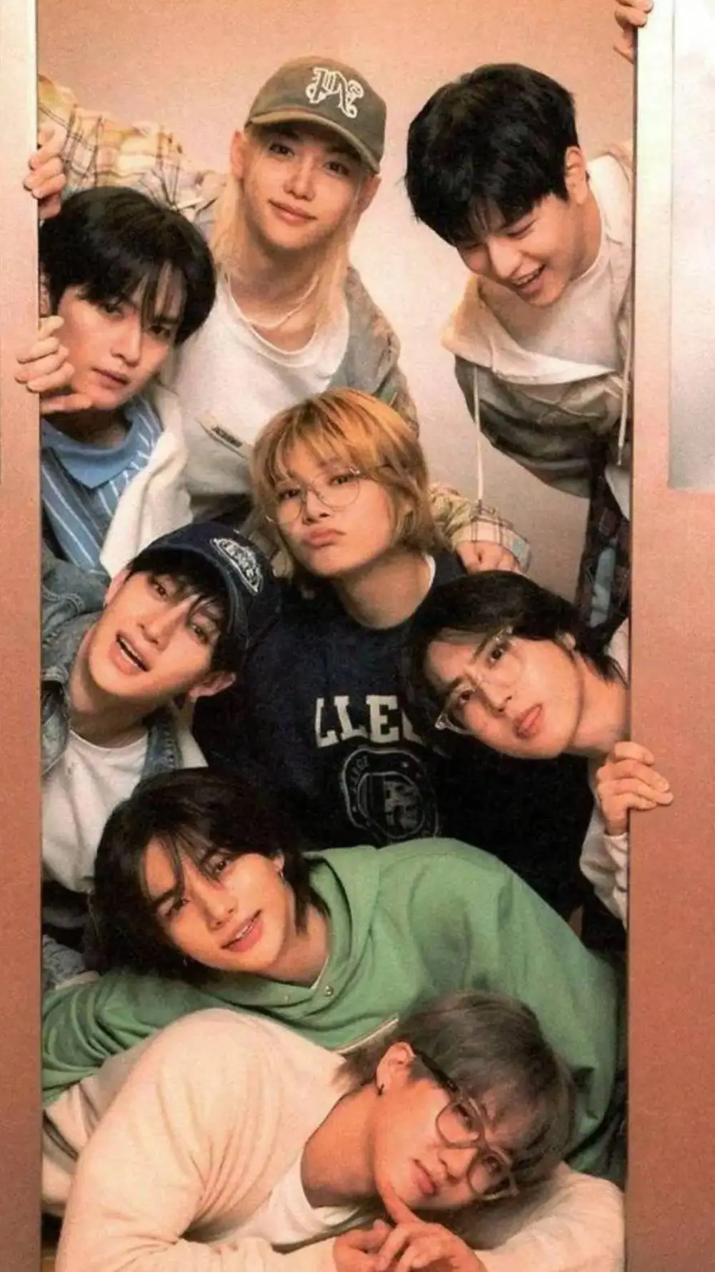ai character: straykids family background