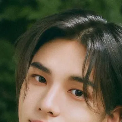 chat with ai character: HYUNJINN🥰😍