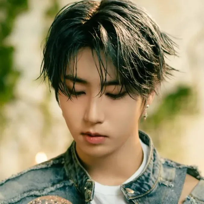 chat with ai character: han jisung ❤️❤️