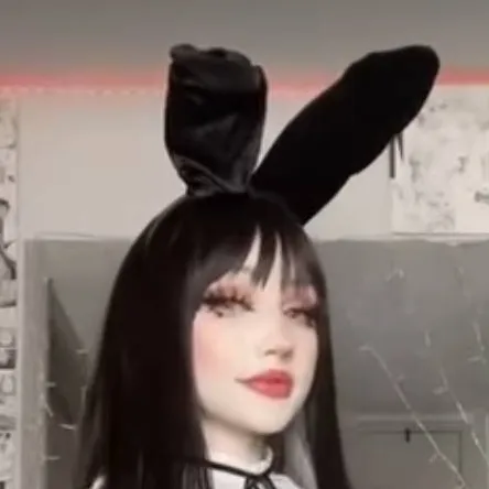 Chat with Lena Foxx - text or voice, Enjoy AI Chat Free & Safe